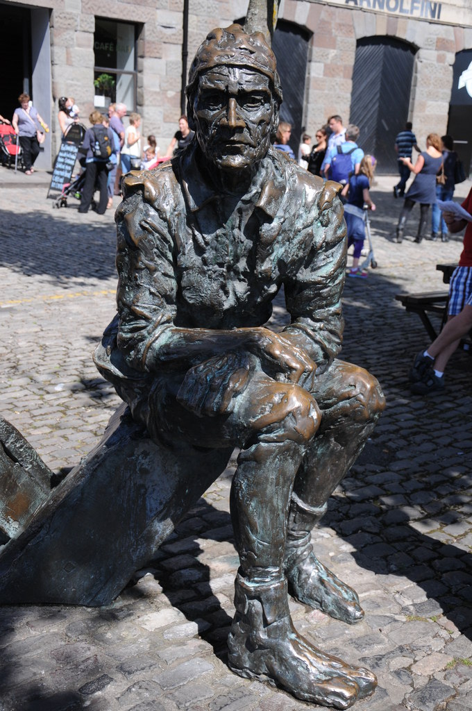 Bronze statue of John Cabot